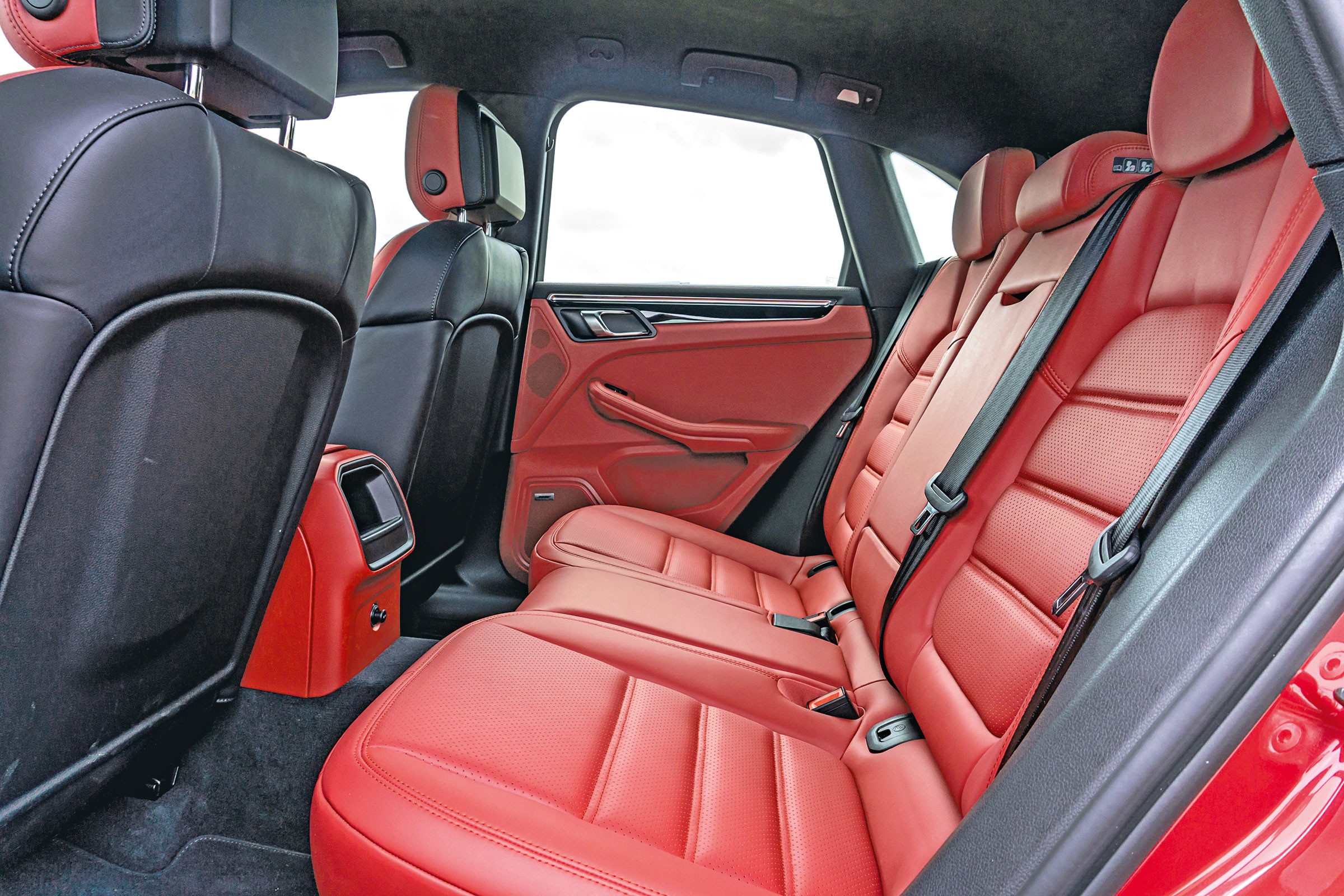 Porsche Macan Turbo photo 59