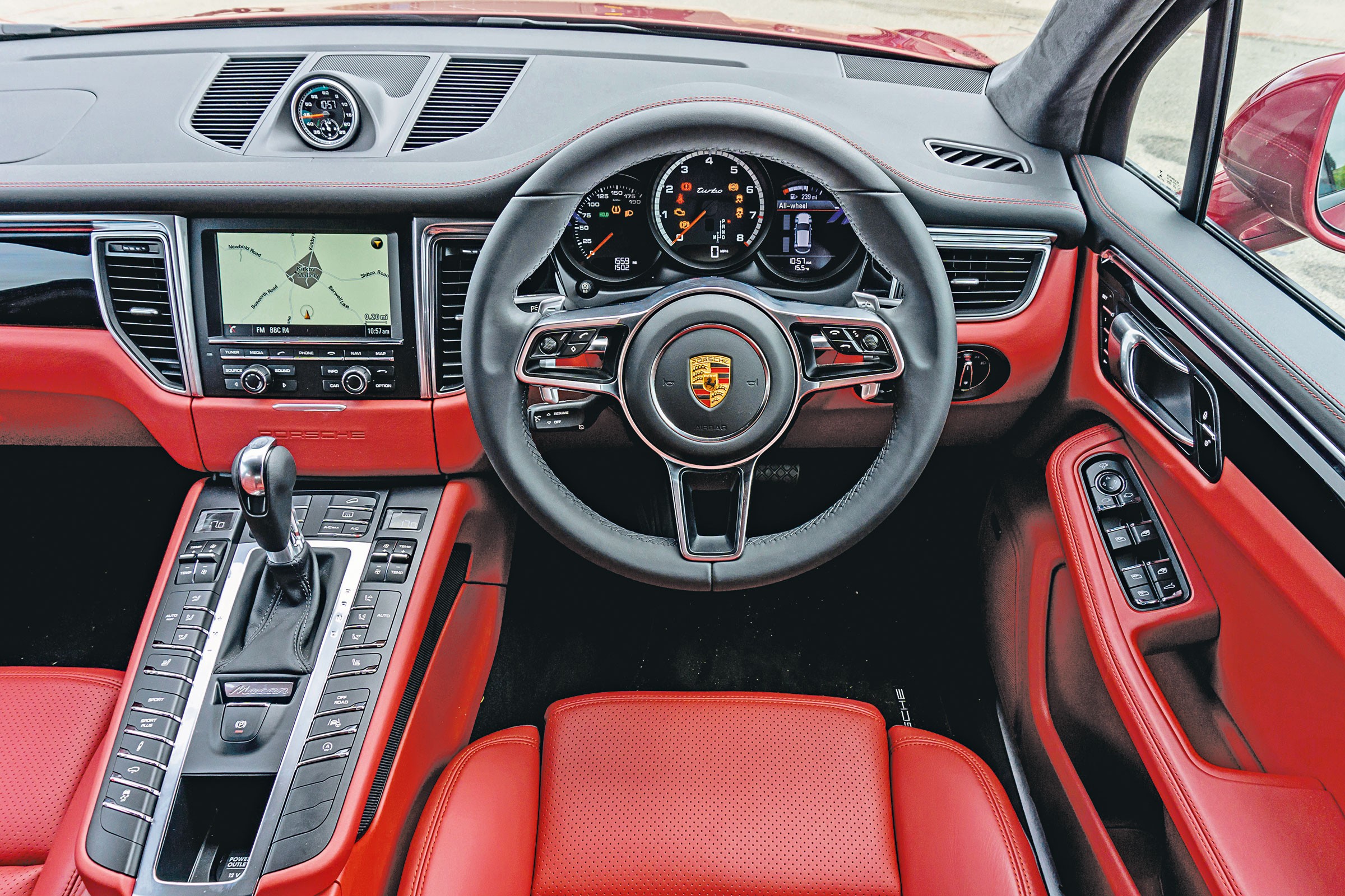 Porsche Macan Turbo photo 60