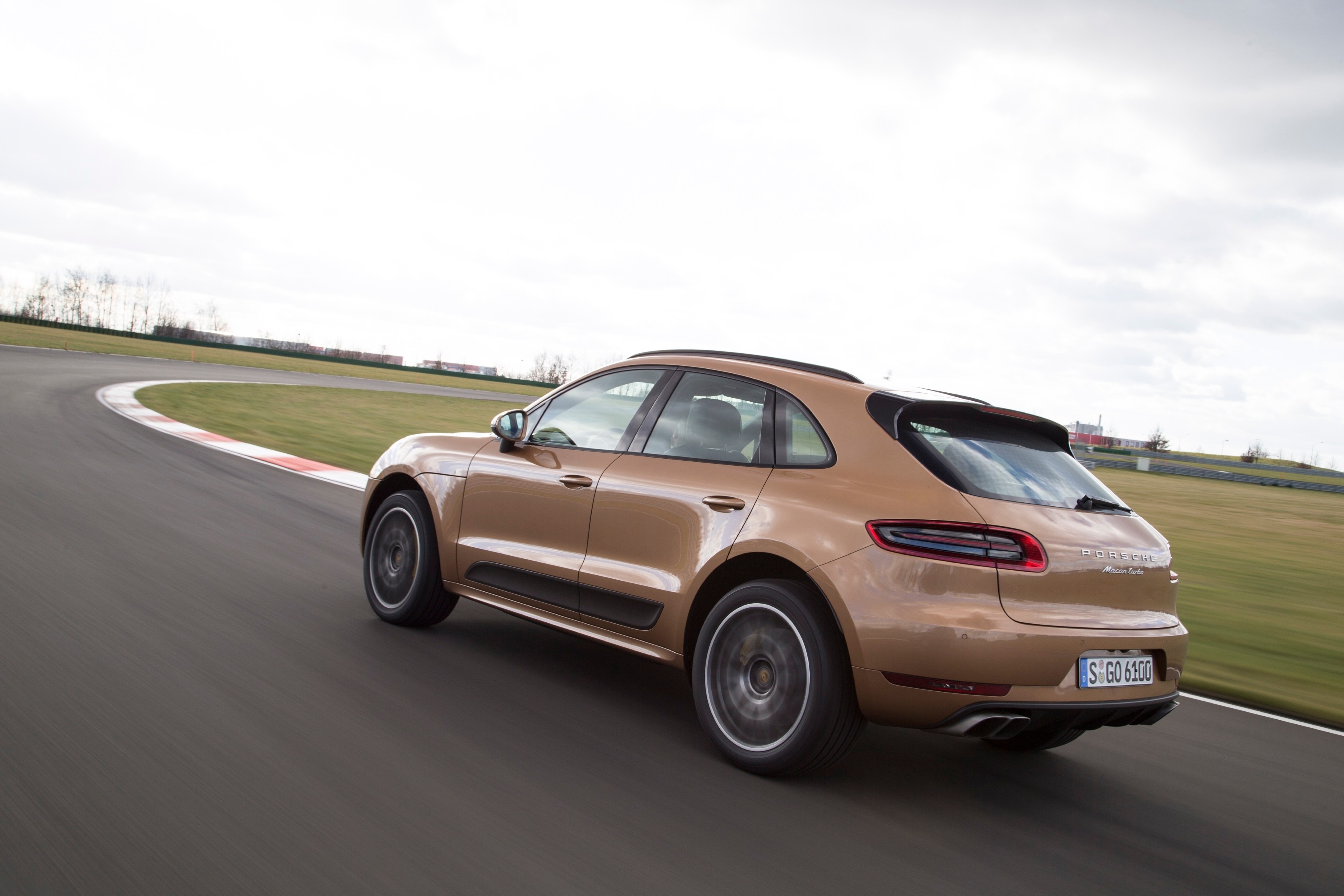 Porsche Macan Turbo photo 44