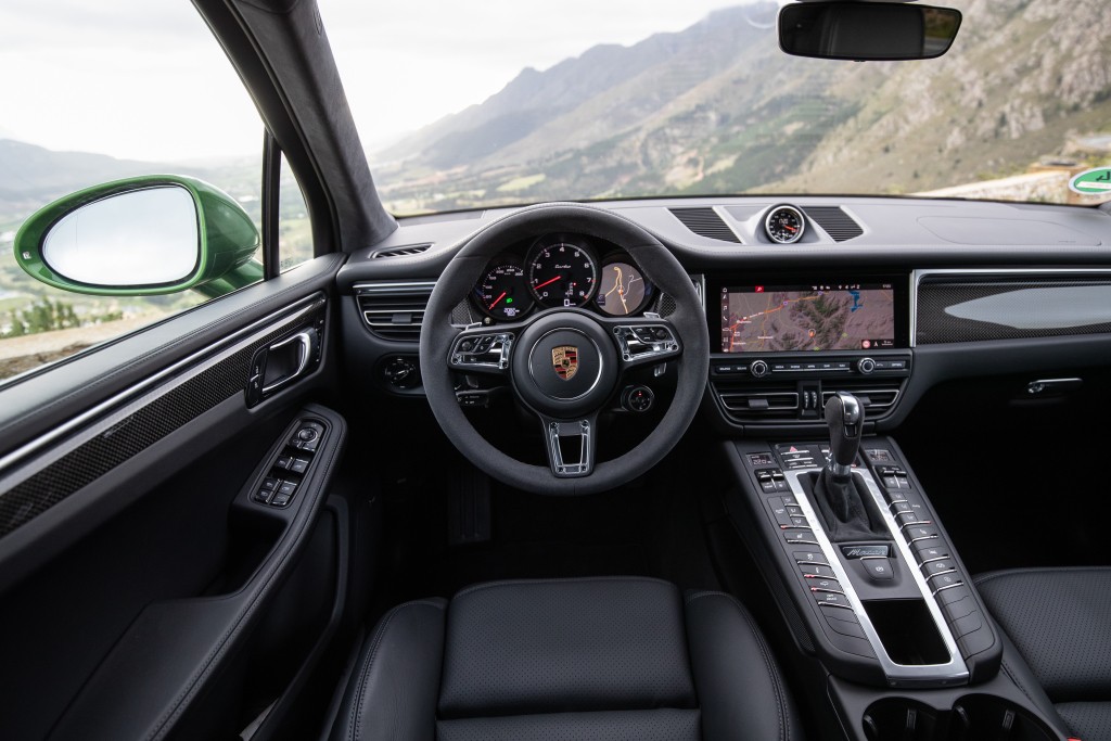 Porsche Macan Turbo photo 29