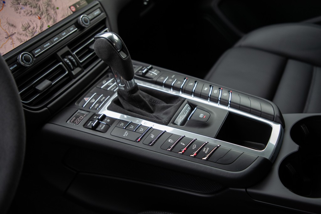 Porsche Macan Turbo photo 30