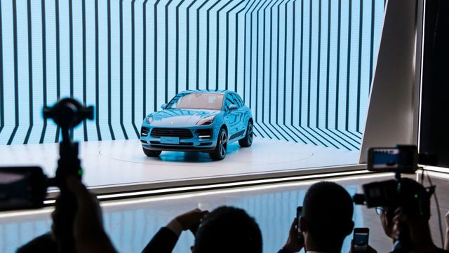 Porsche Macan photo 2