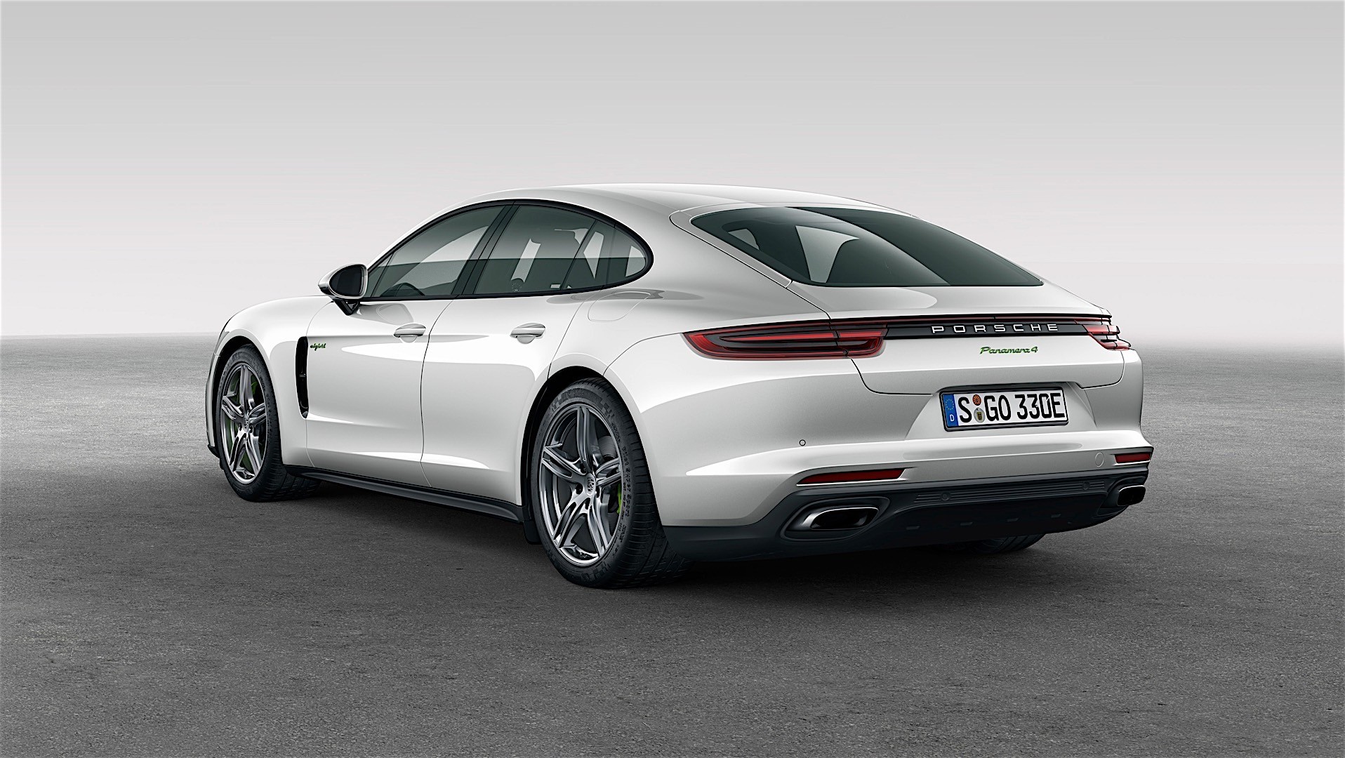 Porsche Panamera 4 E-Hybrid photo 2