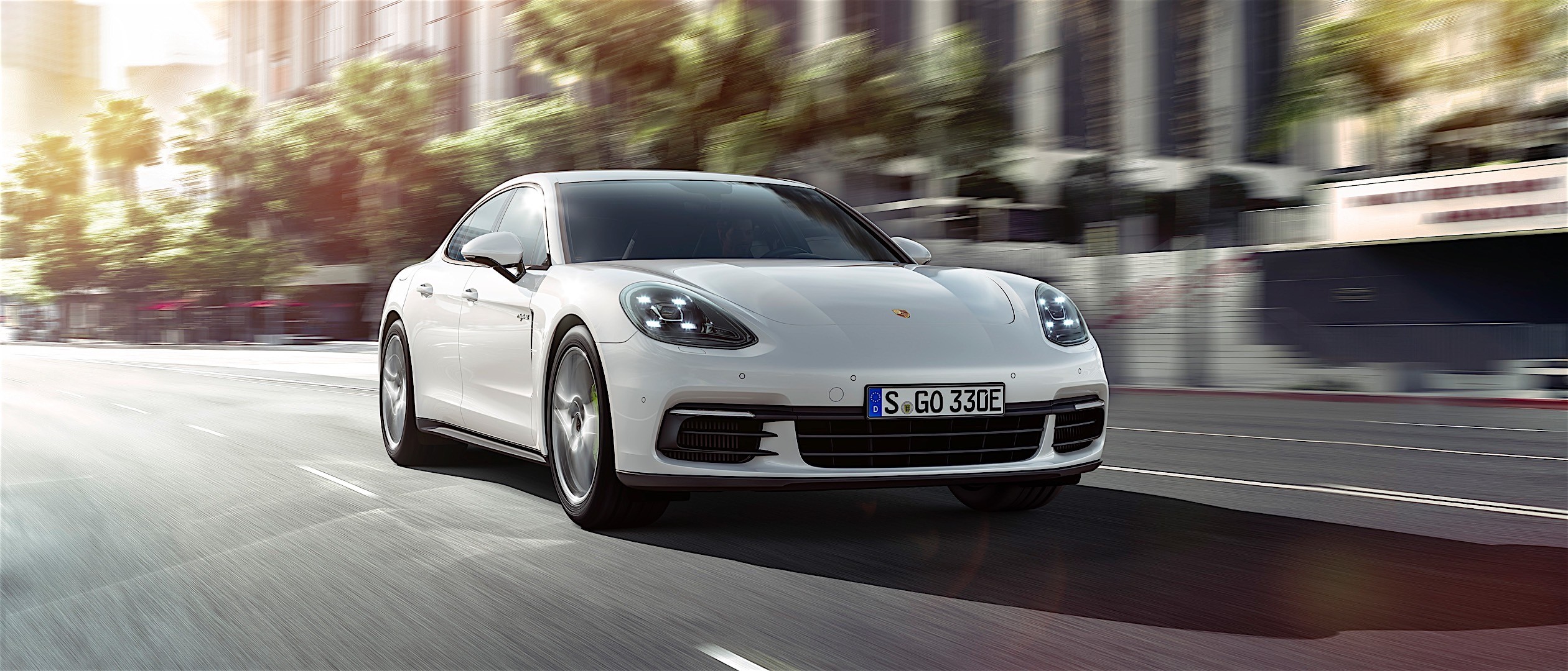 Porsche Panamera 4 E-Hybrid photo 3