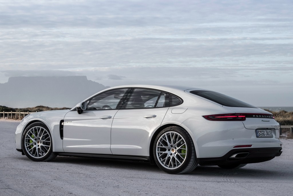 Porsche Panamera 4 E-Hybrid photo 32