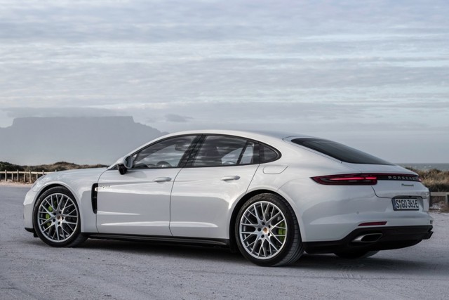 Porsche Panamera 4 E-Hybrid photo 32