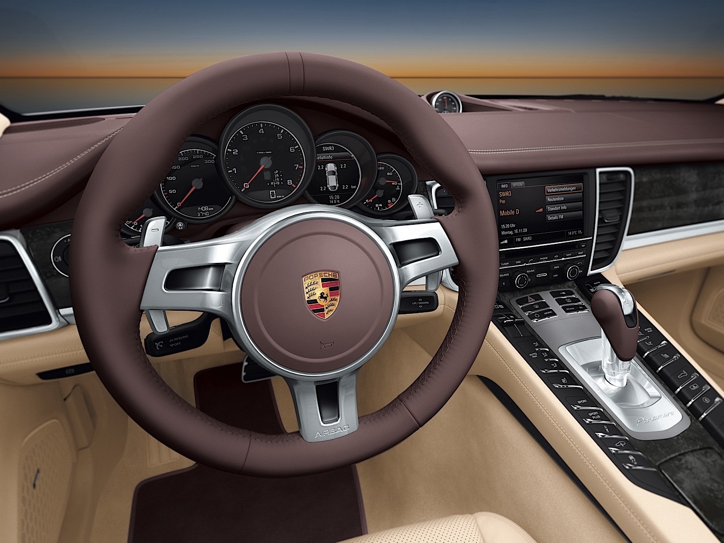 Porsche Panamera 4 photo 26
