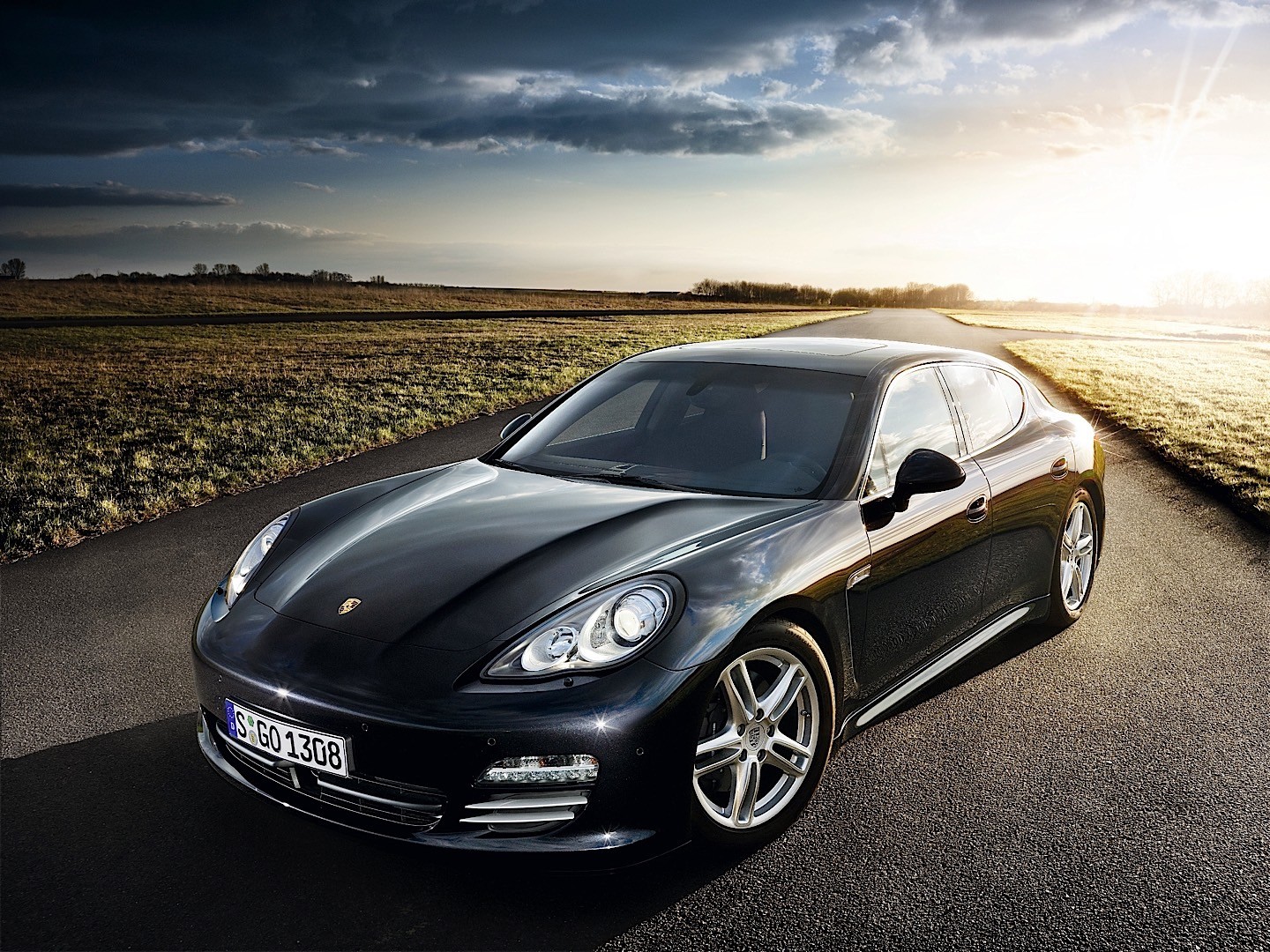 Porsche Panamera 4 photo 9