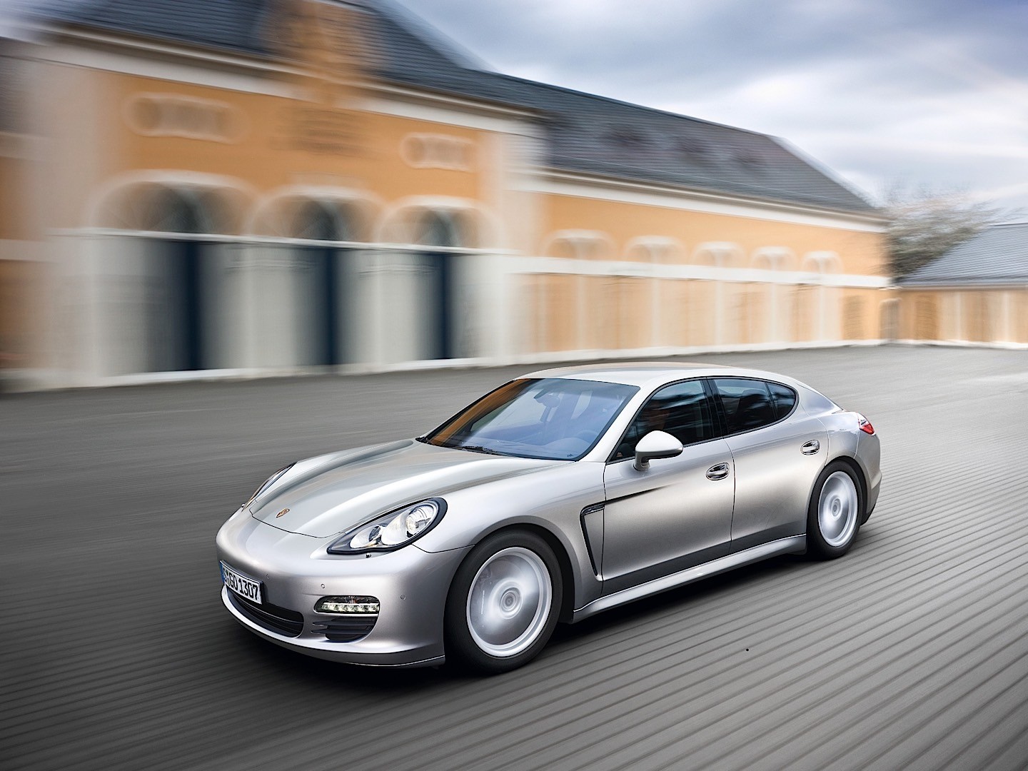 Porsche Panamera 4 photo 10
