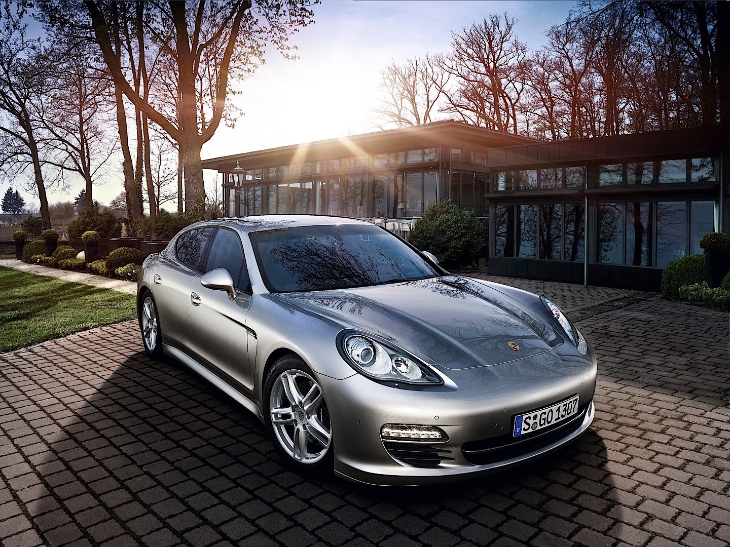 Porsche Panamera 4 photo 11