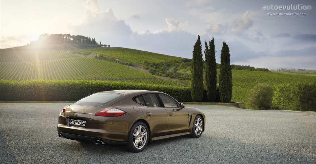 PORSCHE Panamera 4