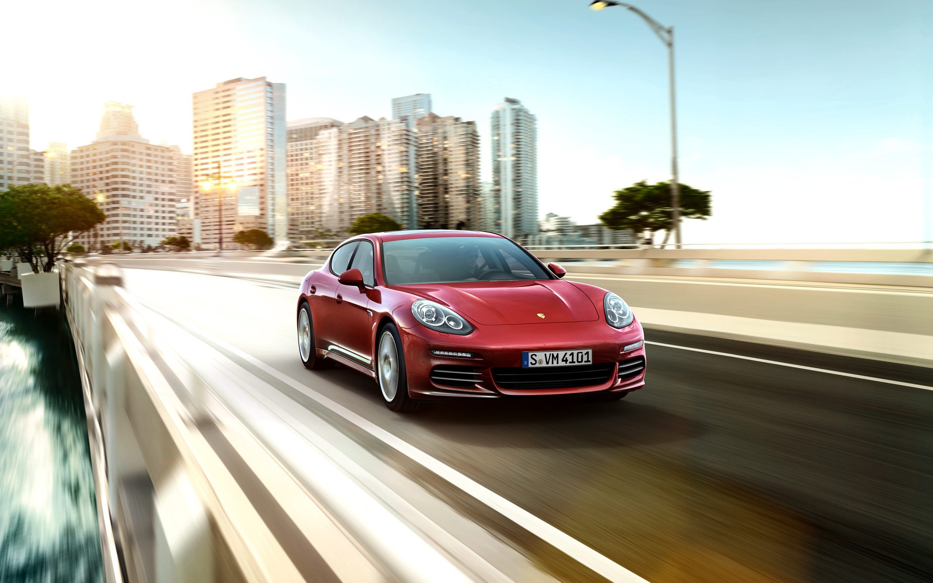PORSCHE Panamera 4