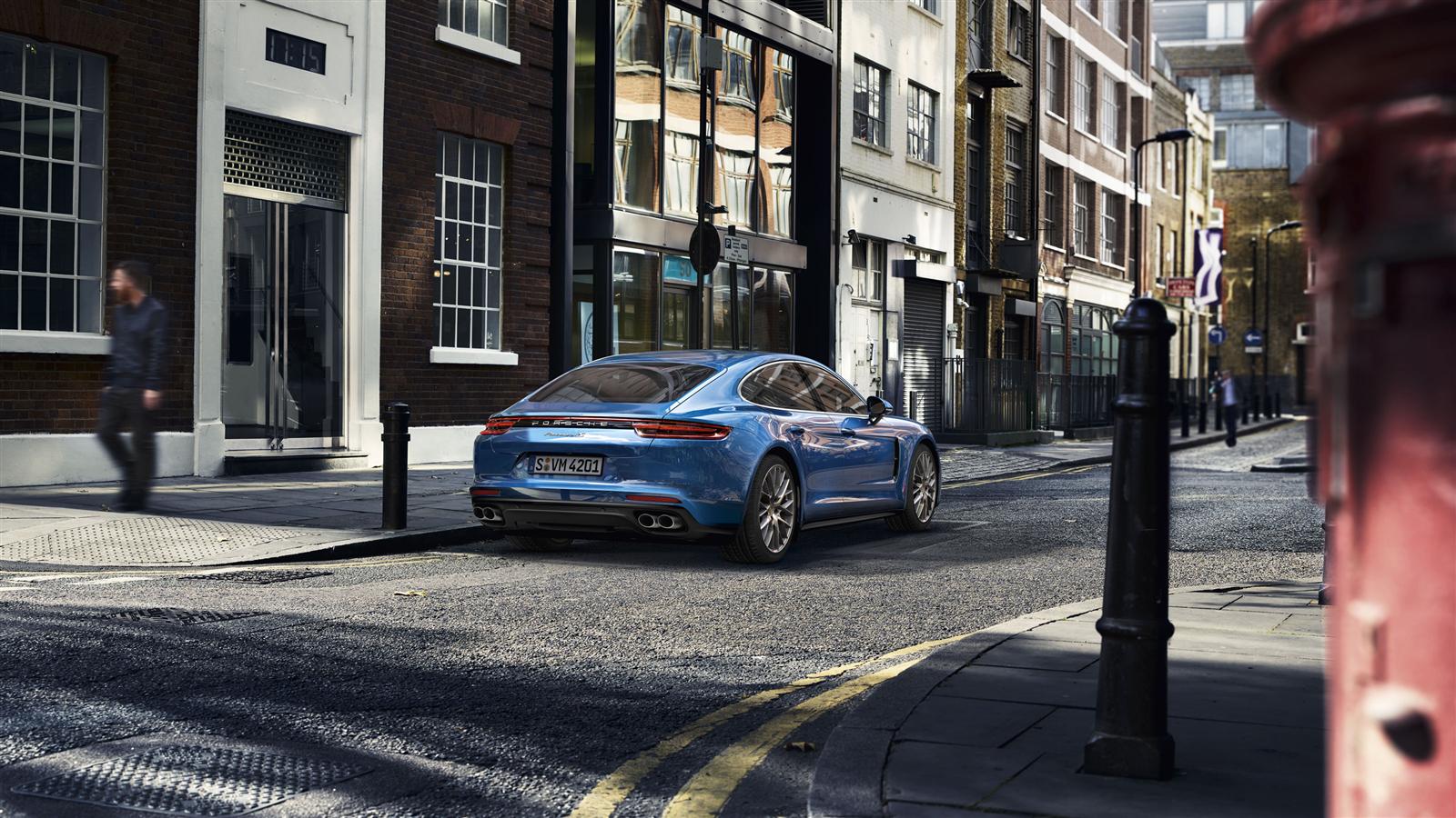 Porsche Panamera 4 photo 2