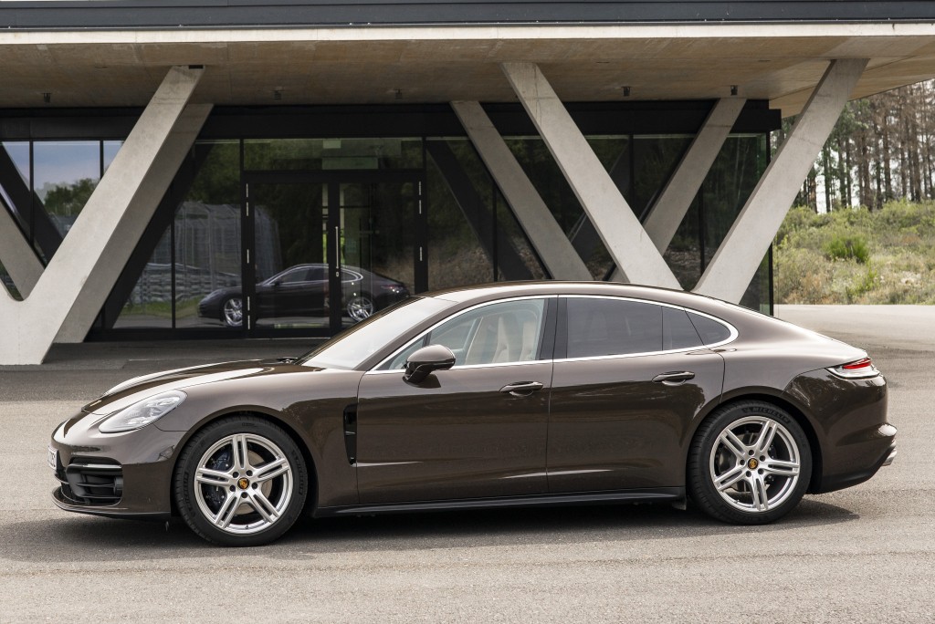 Porsche Panamera 4 photo 2