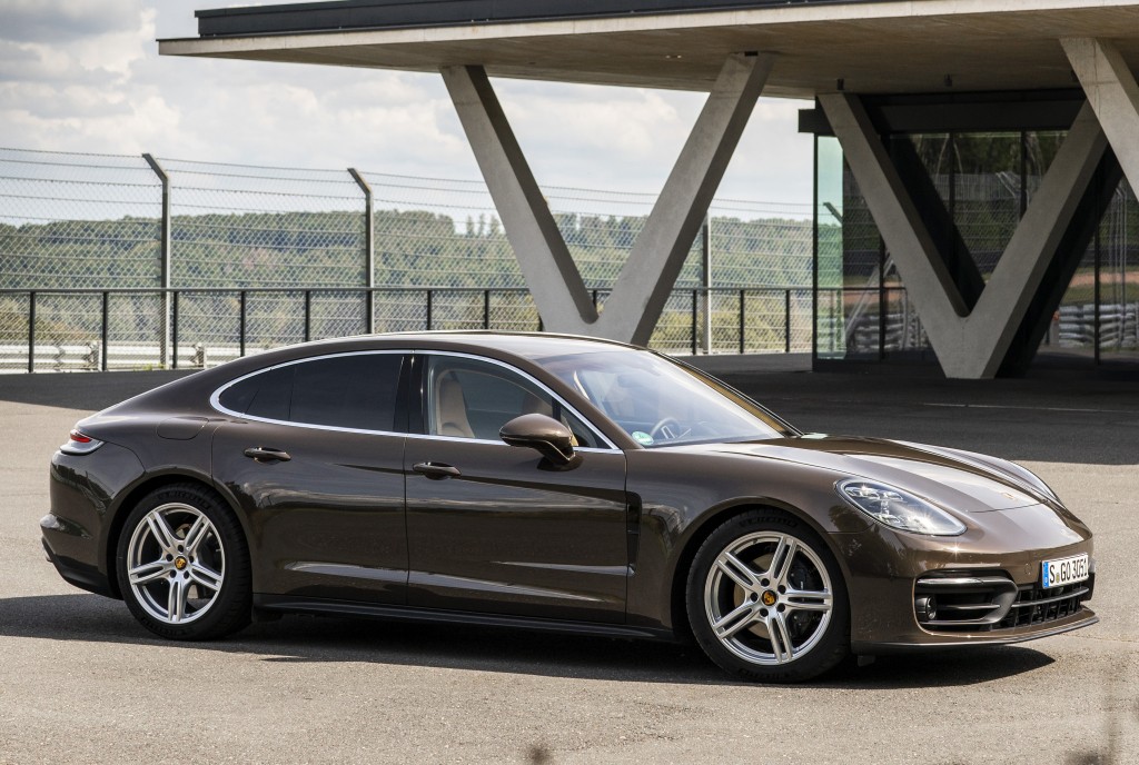 Porsche Panamera 4 photo 3