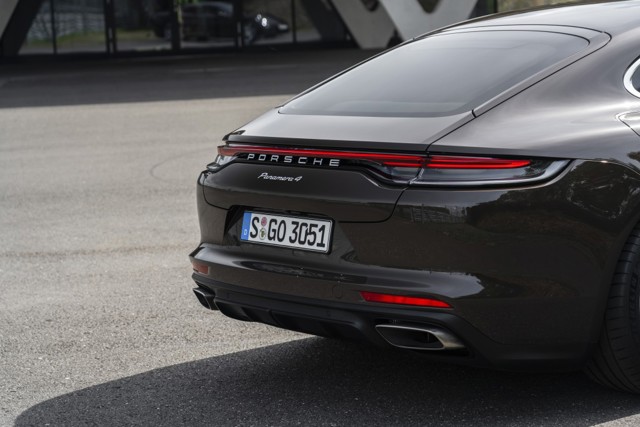 Porsche Panamera 4 photo 4