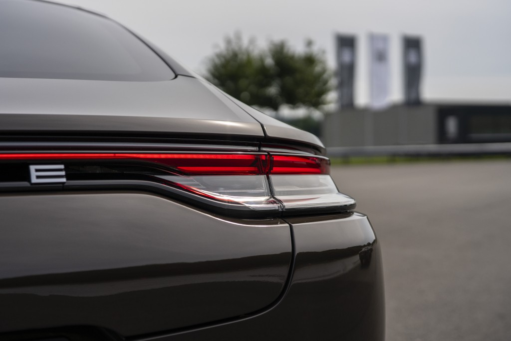 Porsche Panamera 4 photo 10