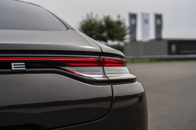 Porsche Panamera 4 photo 10