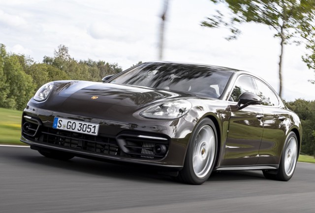 Porsche Panamera 4 photo 11