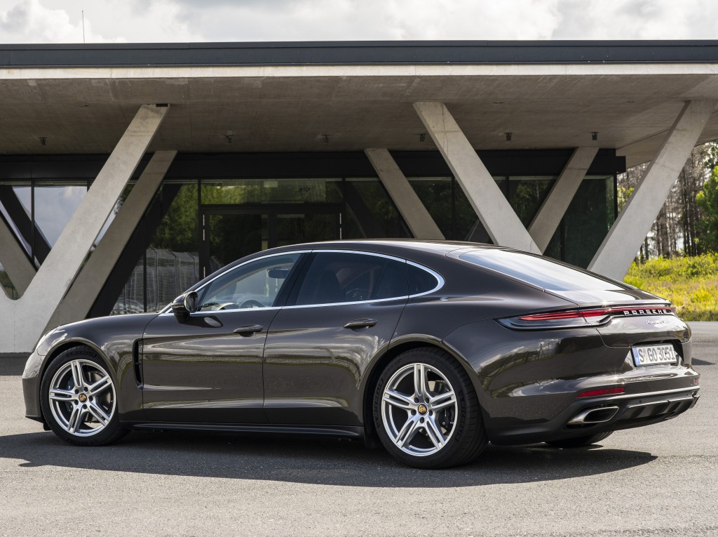 Porsche Panamera 4 photo 13