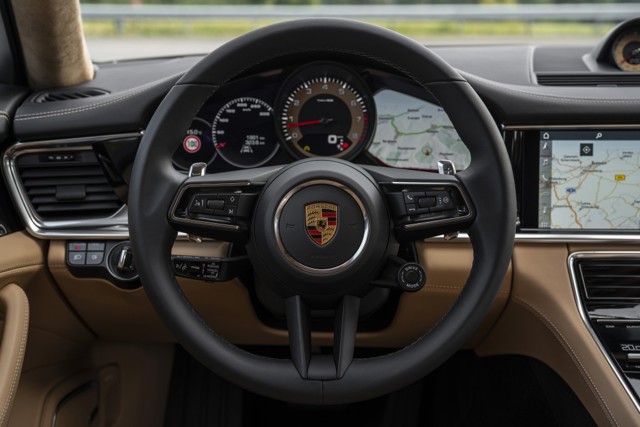 Porsche Panamera 4 photo 20