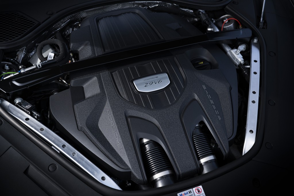 Porsche Panamera 4 photo 21