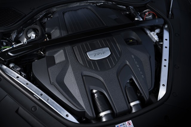 Porsche Panamera 4 photo 21