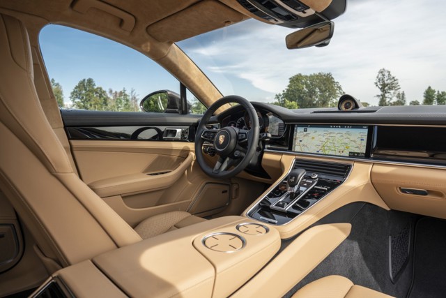 Porsche Panamera 4 photo 22
