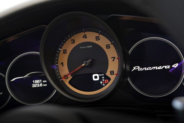 Porsche Panamera 4 photo 23