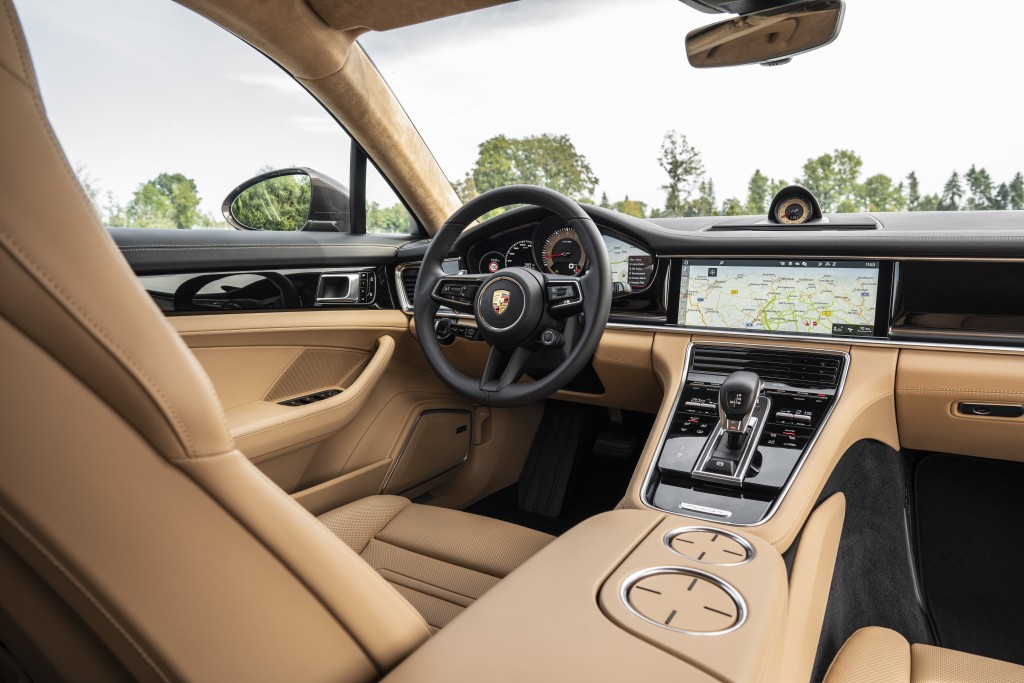 Porsche Panamera 4 photo 24