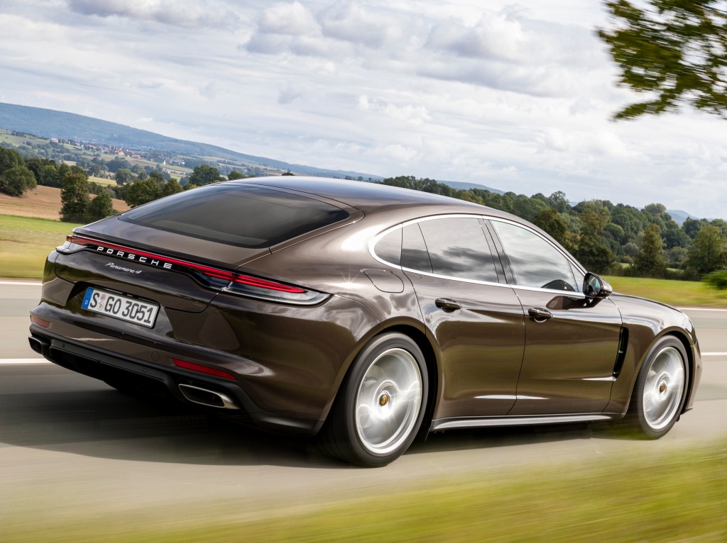 PORSCHE Panamera 4
