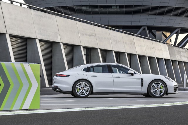 Porsche Panamera 4S E-Hybrid photo 8