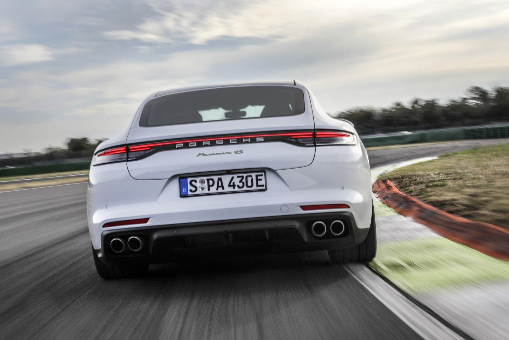 Porsche Panamera 4S E-Hybrid photo 2