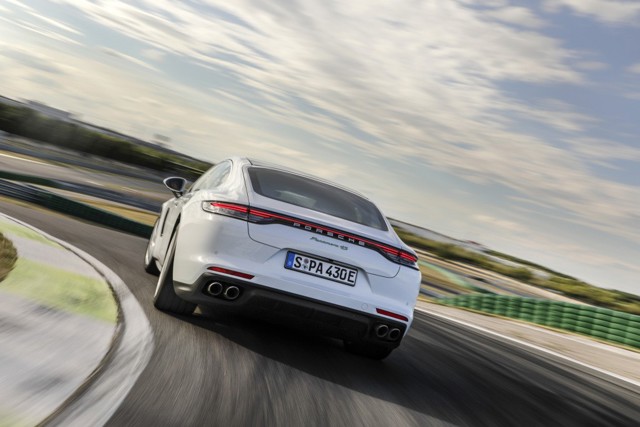 Porsche Panamera 4S E-Hybrid photo 3