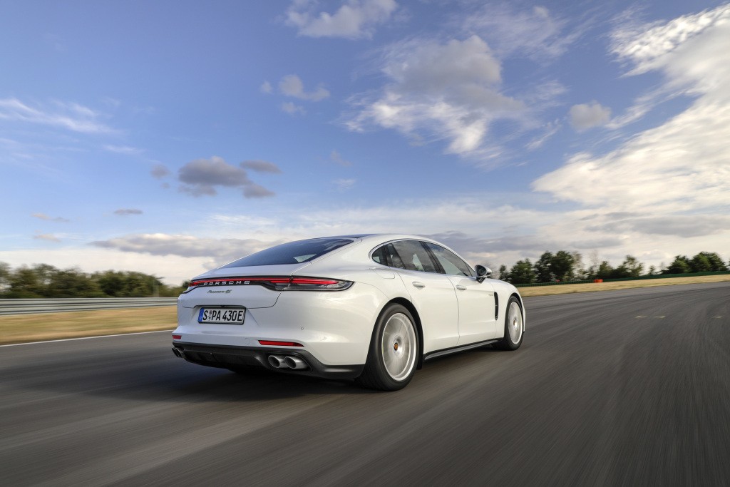 Porsche Panamera 4S E-Hybrid photo 4