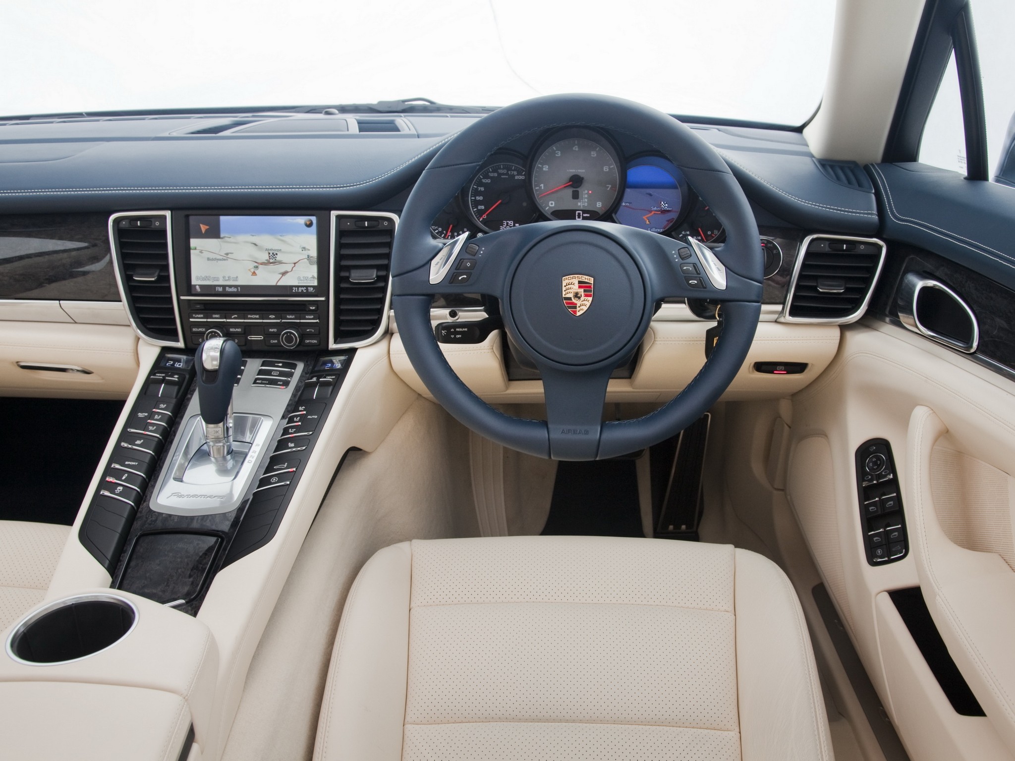 Porsche Panamera 4S photo 50