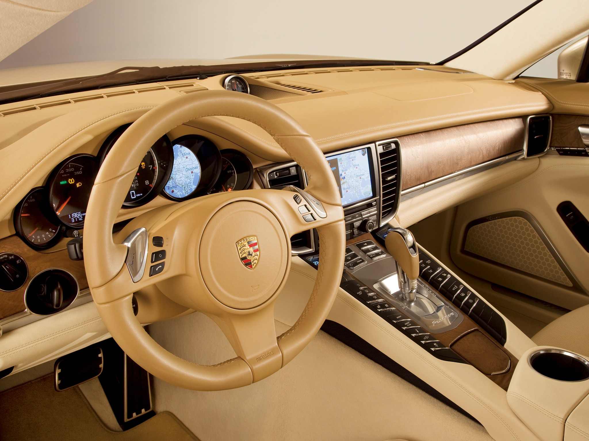 Porsche Panamera 4S photo 55