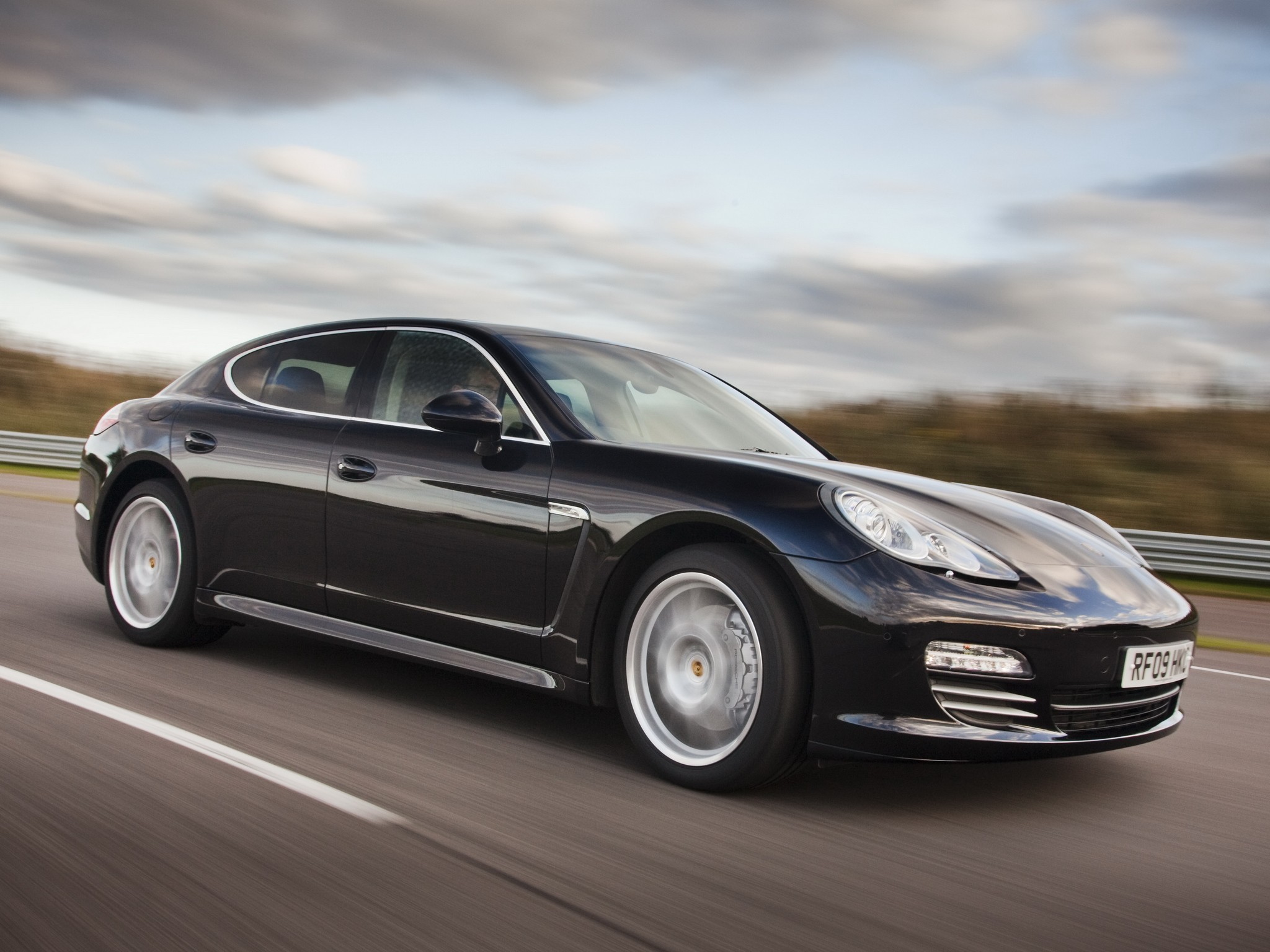 Porsche Panamera 4S photo 6