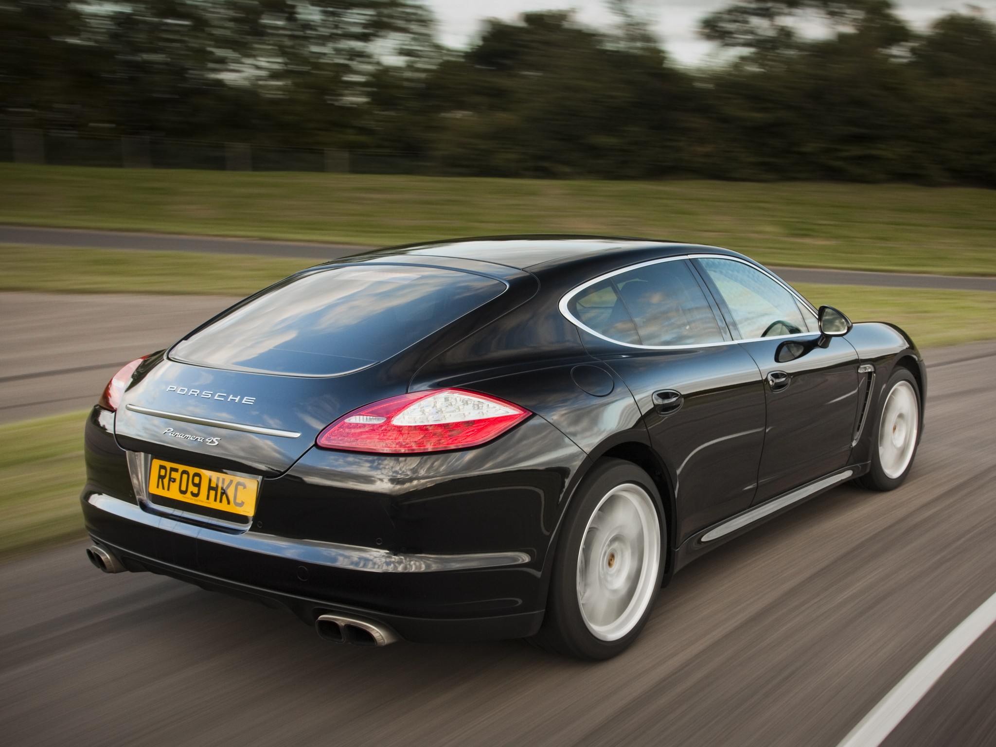 Porsche Panamera 4S photo 7