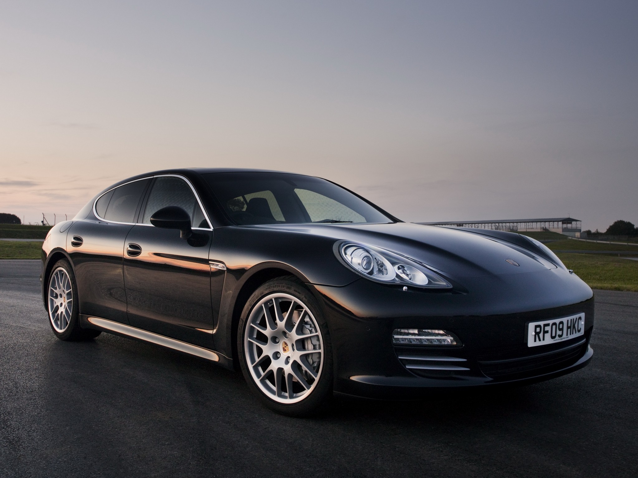 Porsche Panamera 4S photo 11