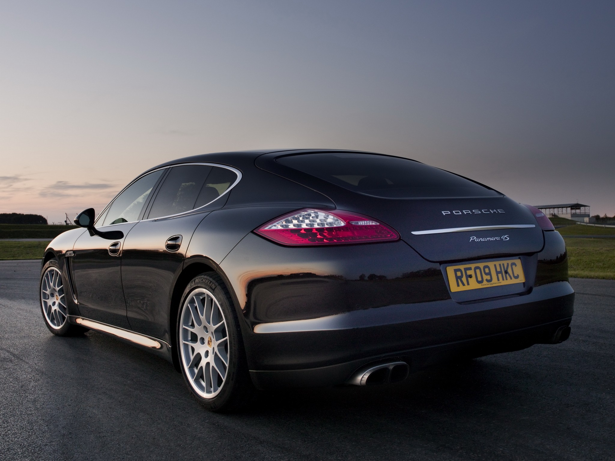 Porsche Panamera 4S photo 12