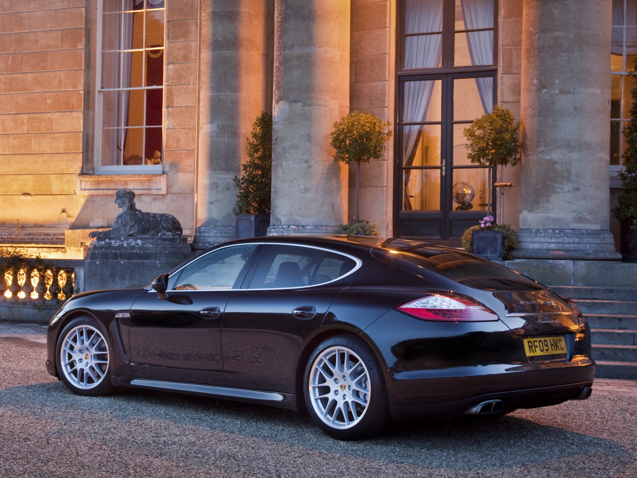 Porsche Panamera 4S photo 17