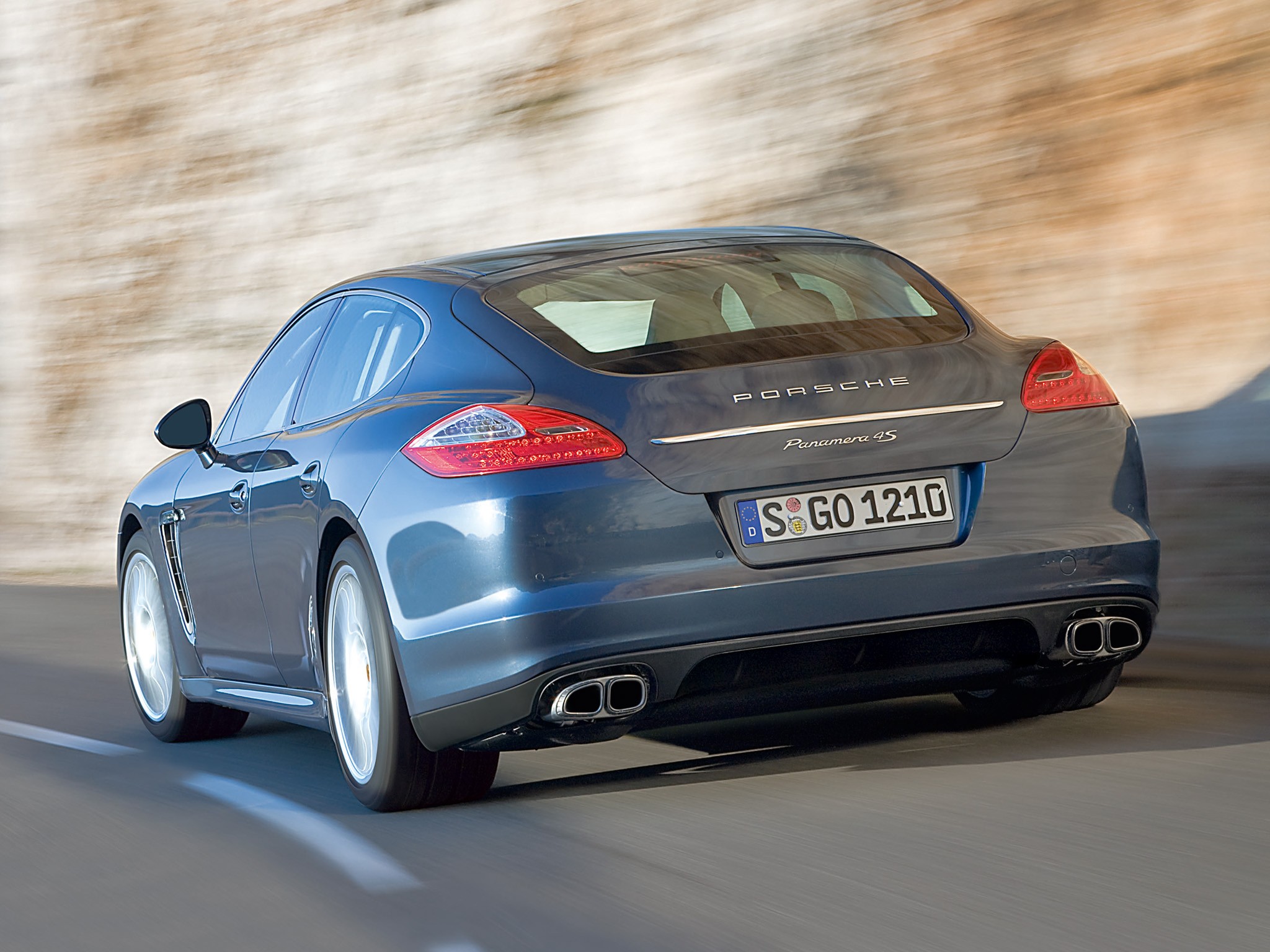 Porsche Panamera 4S photo 25