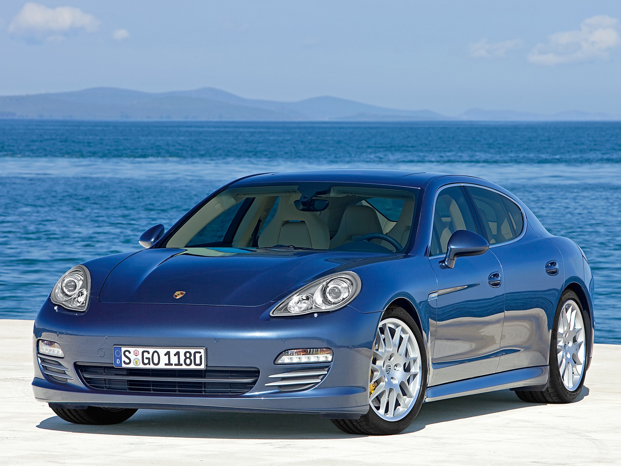 Porsche Panamera 4S photo 31