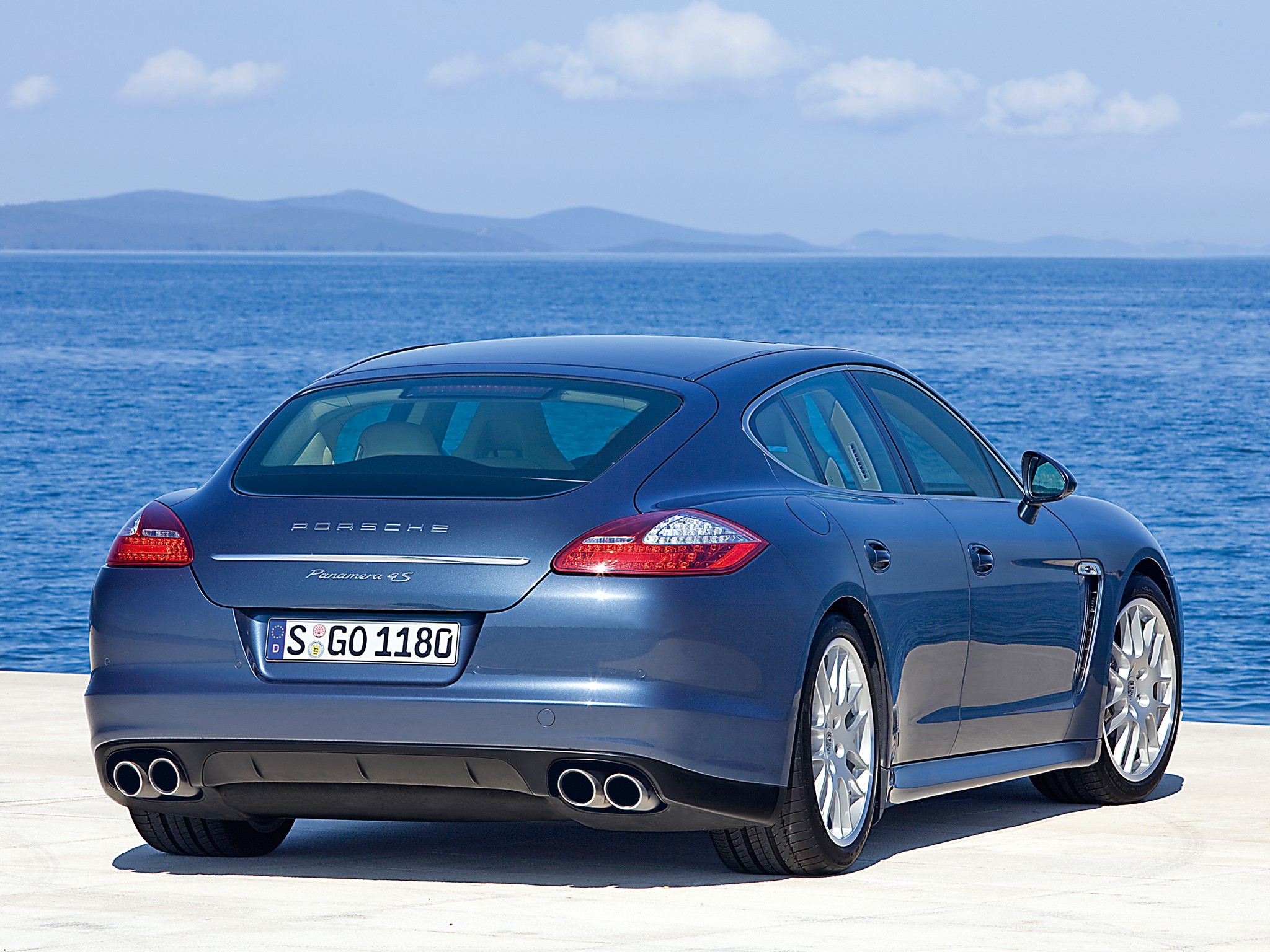 Porsche Panamera 4S photo 32