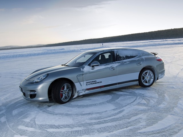Porsche Panamera 4S foto 34