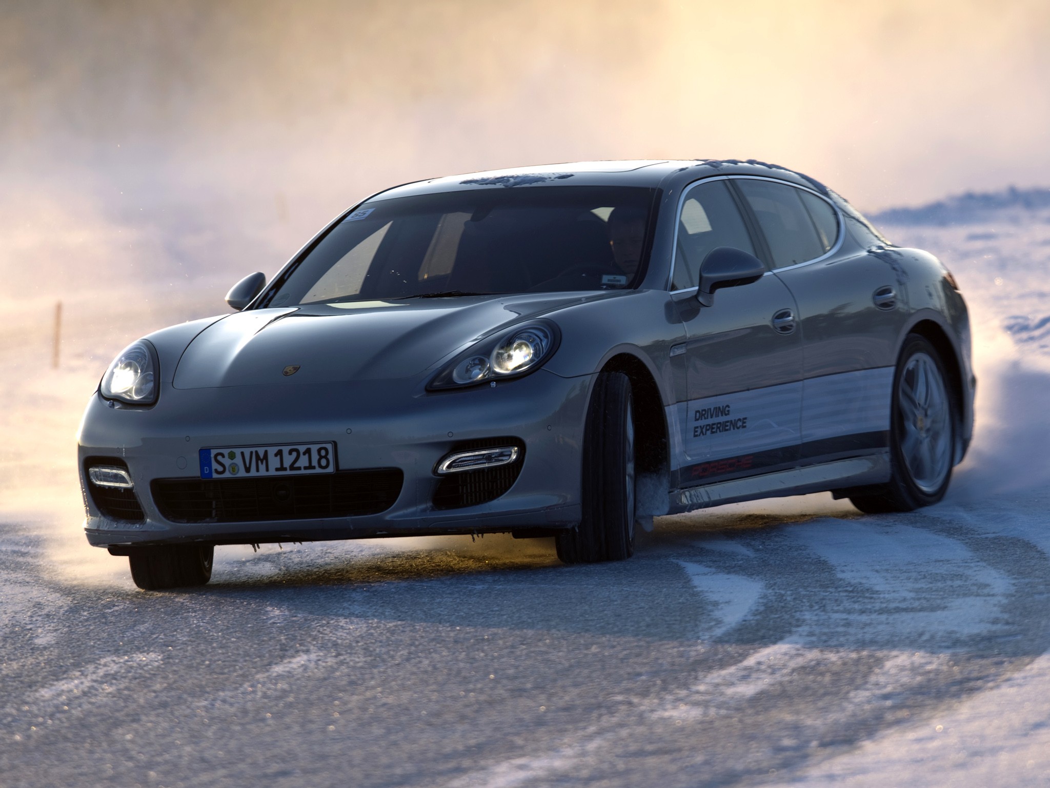 Porsche Panamera 4S photo 35