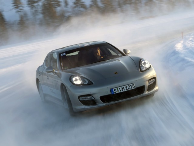 Porsche Panamera 4S foto 38