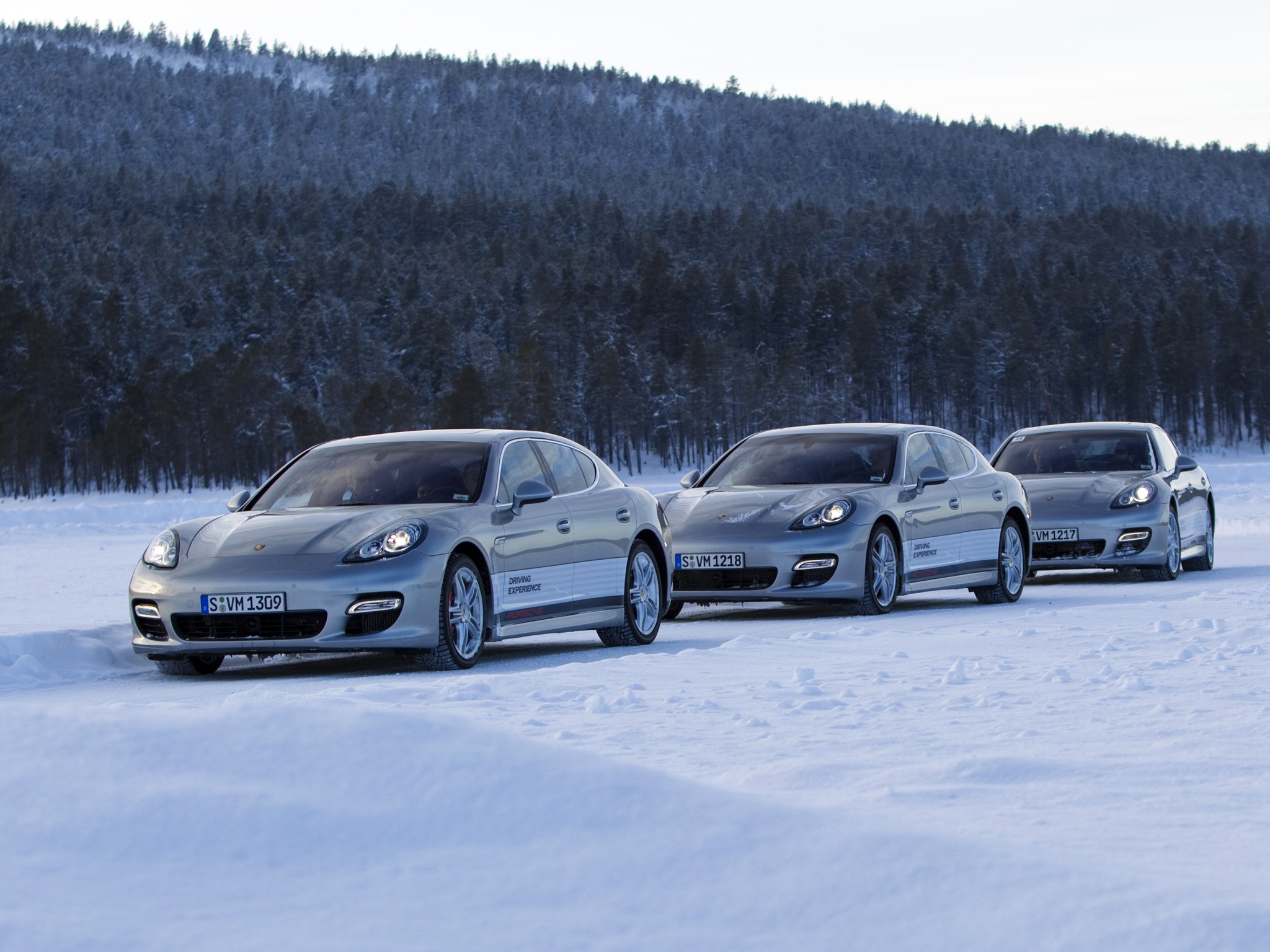 Porsche Panamera 4S photo 40