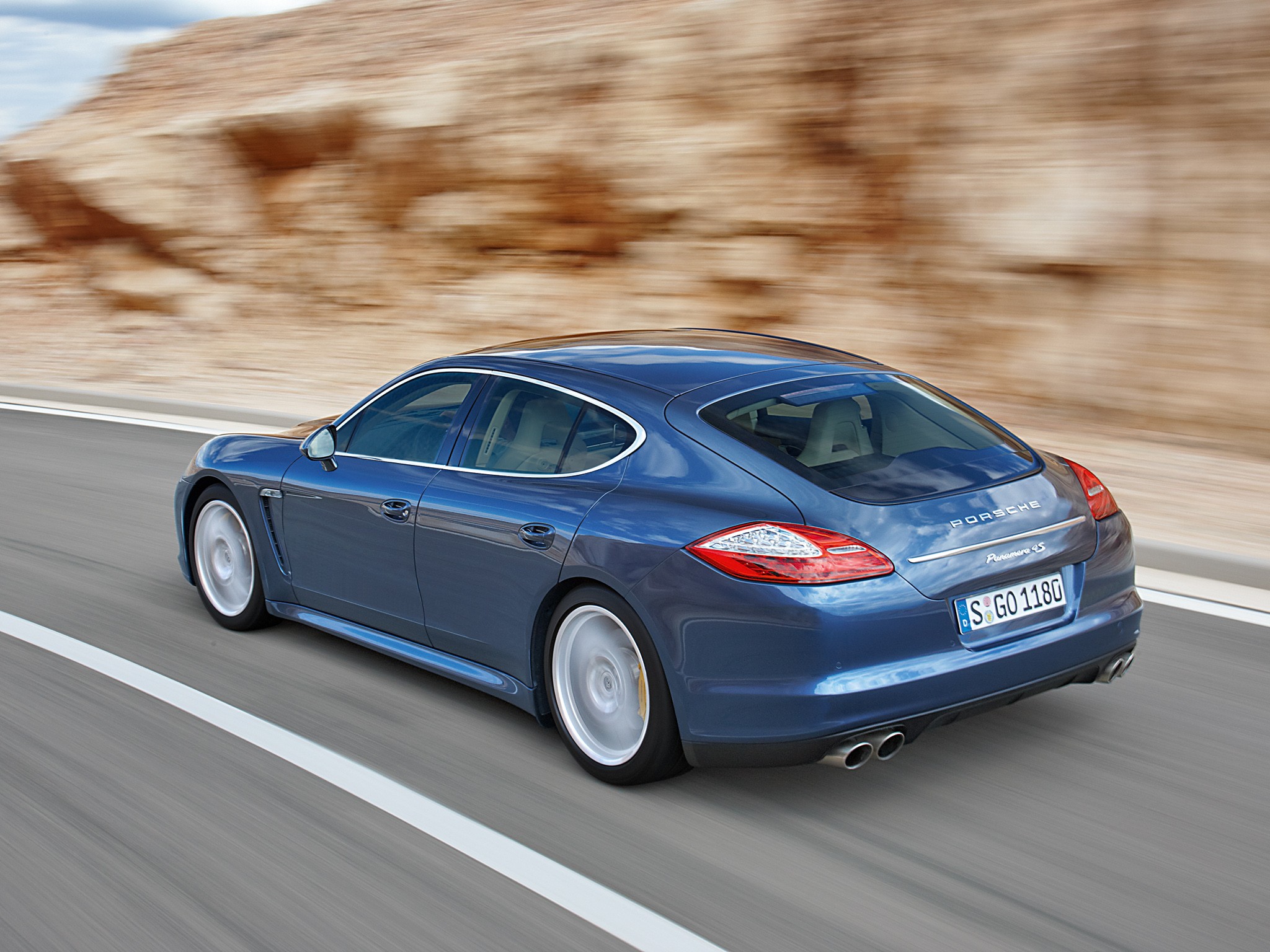 Porsche Panamera 4S photo 41